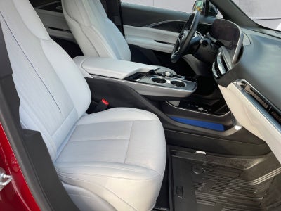 2024 Cadillac LYRIQ Luxury 2