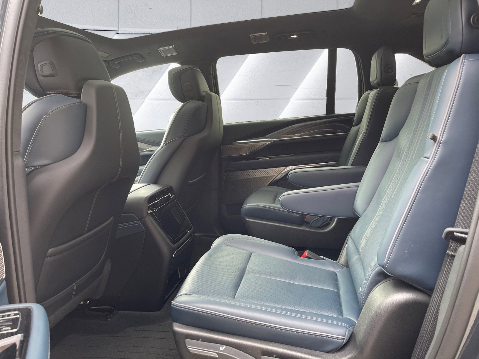 2025 Cadillac ESCALADE IQ Luxury 2