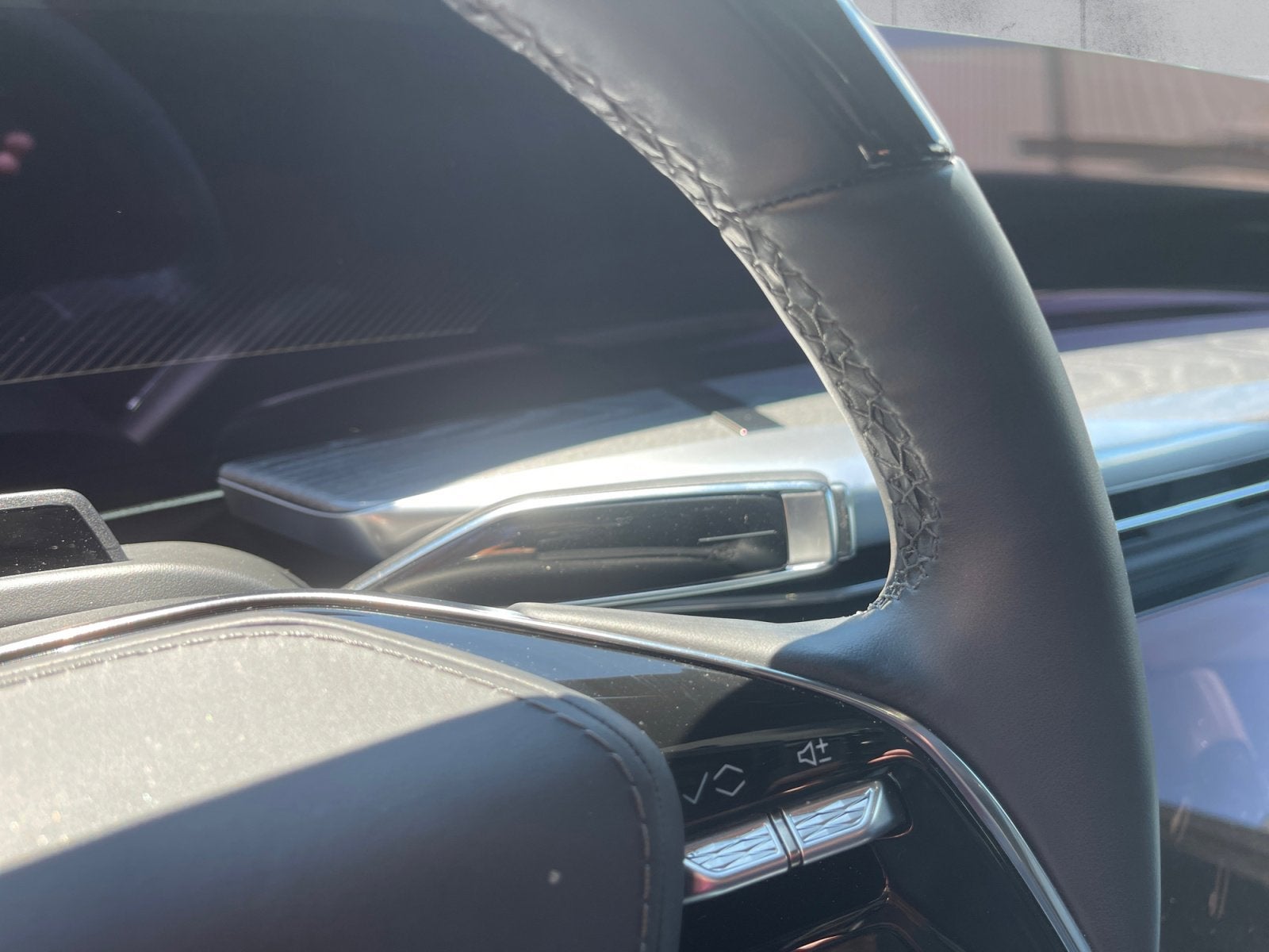 2025 Cadillac ESCALADE IQ Luxury 2