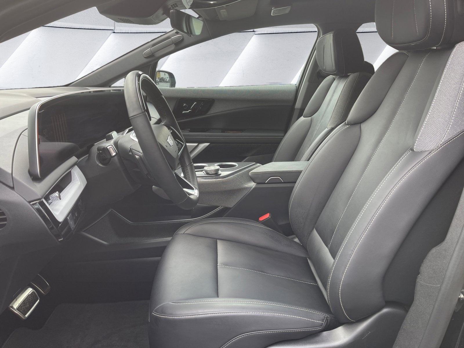 2025 Cadillac OPTIQ Luxury 1