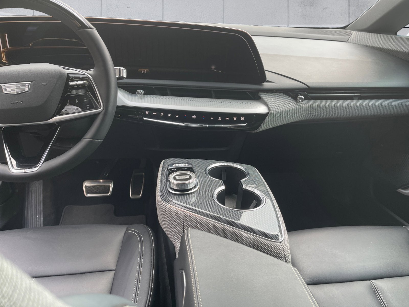 2025 Cadillac OPTIQ Luxury 1