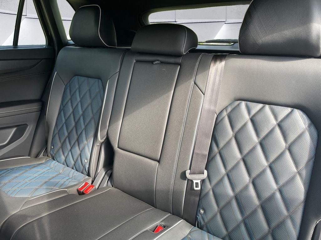2026 Volkswagen Atlas Cross Sport SEL Premium R-Line