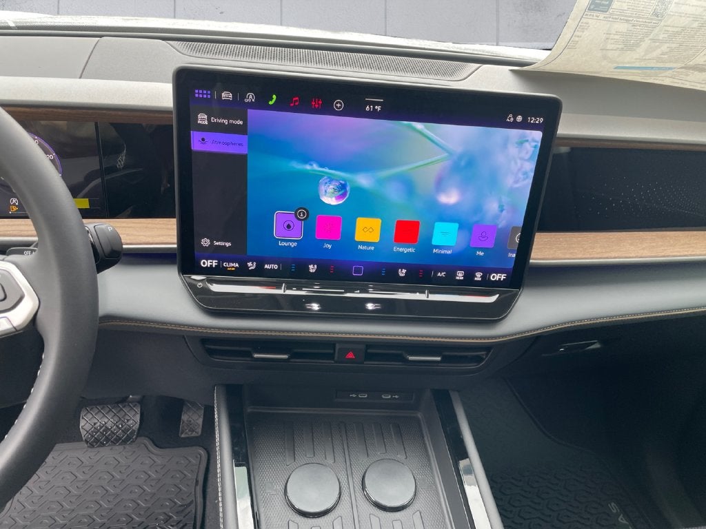 2027 Volkswagen Atlas SE w/Technology