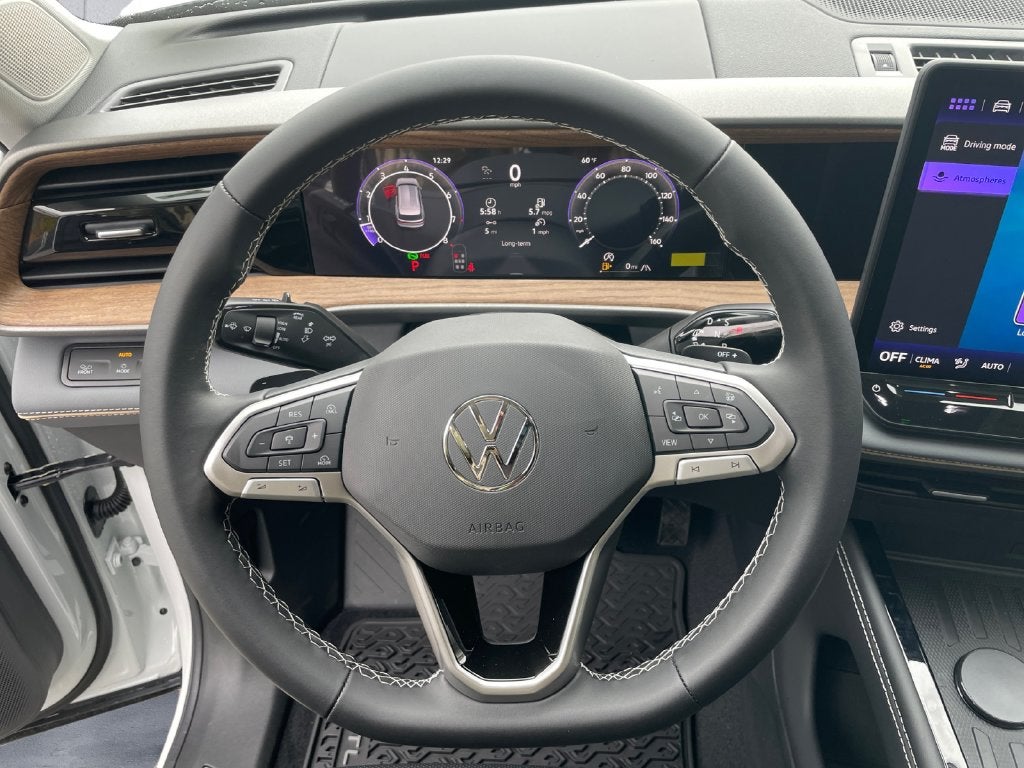 2027 Volkswagen Atlas SE w/Technology