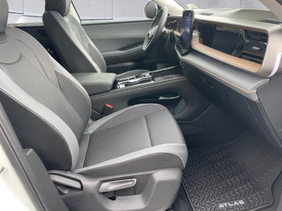 2027 Volkswagen Atlas SE w/Technology