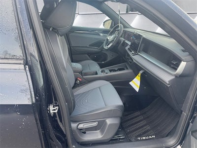 2026 Volkswagen Tiguan 2.0T SE R-Line Black