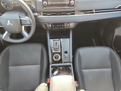 2024 Mitsubishi Outlander ES