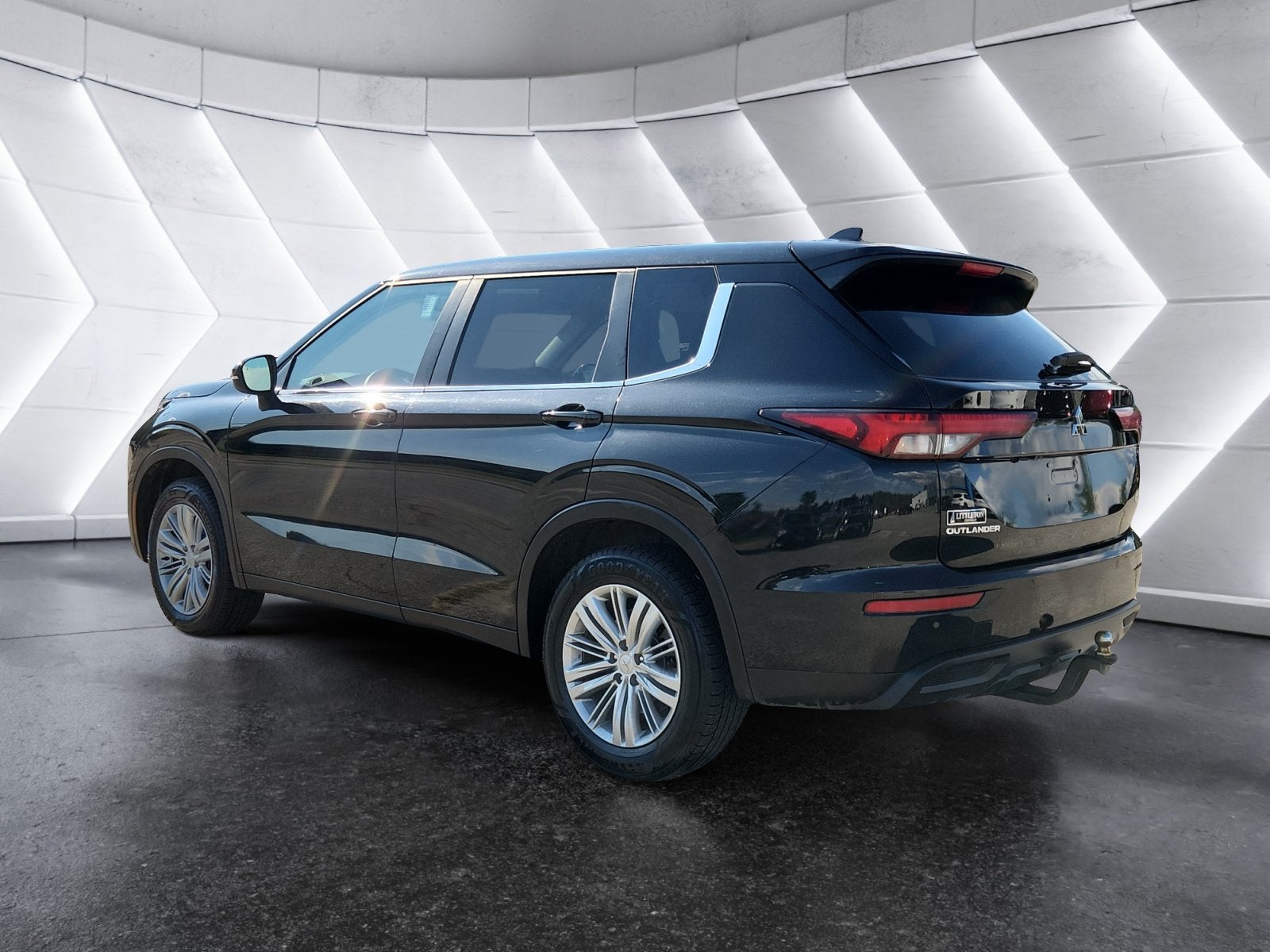2024 Mitsubishi Outlander ES