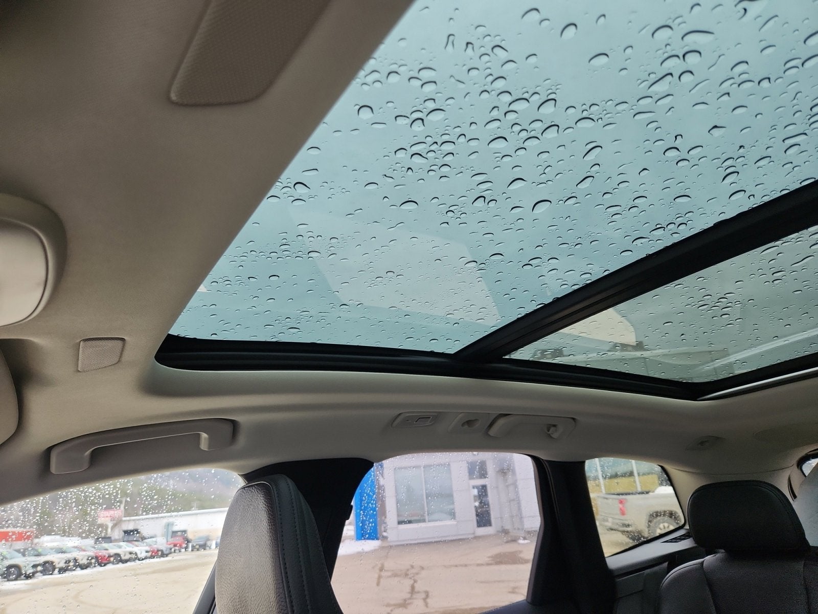 2023 Volvo XC60 Plus Dark Theme