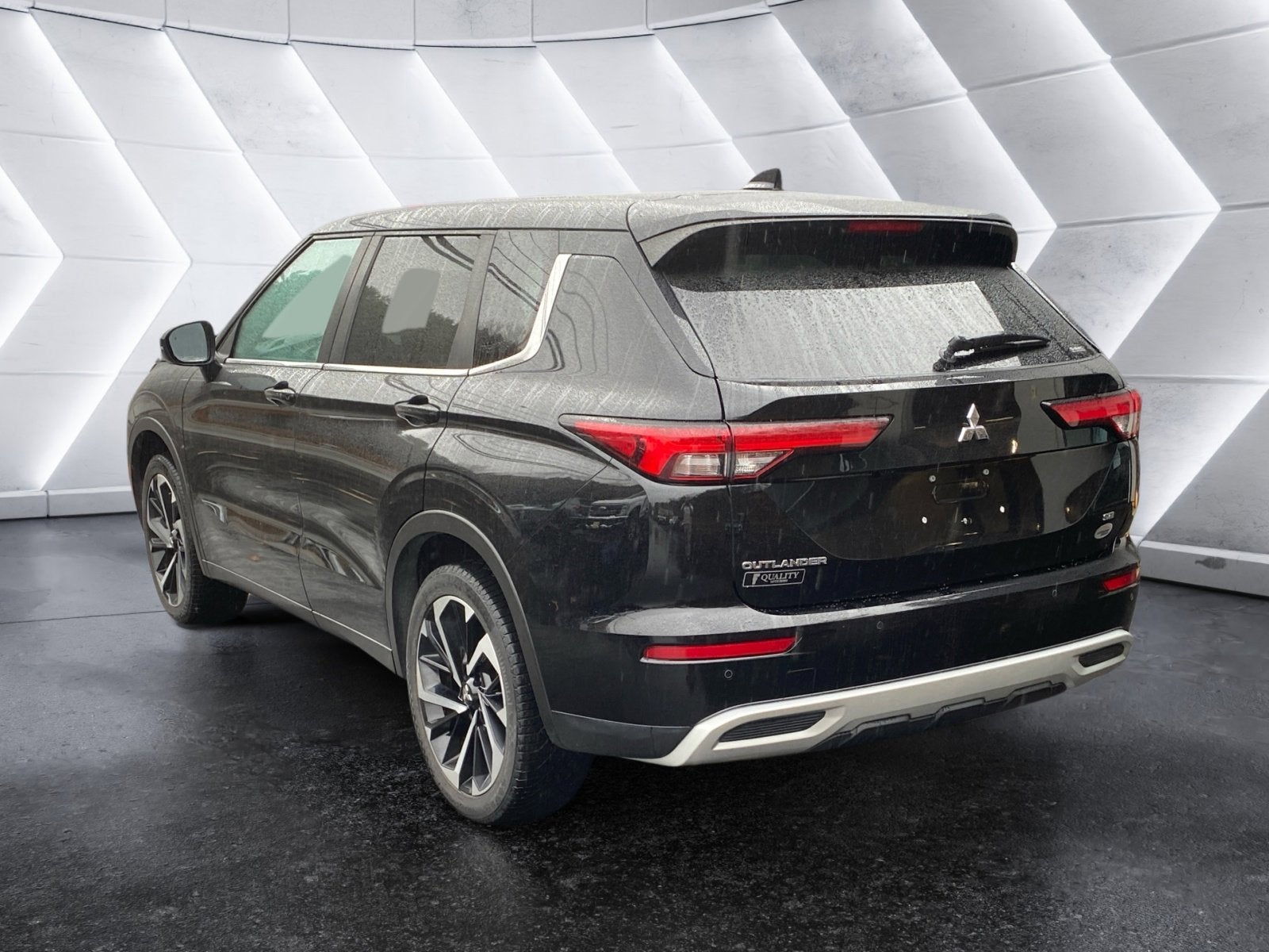 2022 Mitsubishi Outlander Base