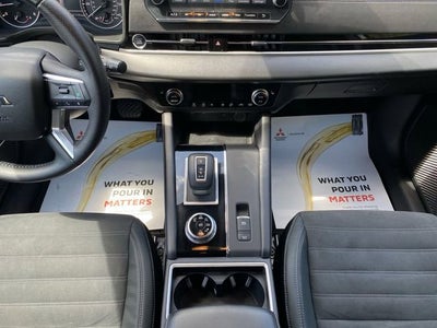 2022 Mitsubishi Outlander Base