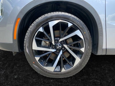 2022 Mitsubishi Outlander Base
