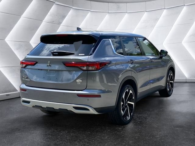 2022 Mitsubishi Outlander Base