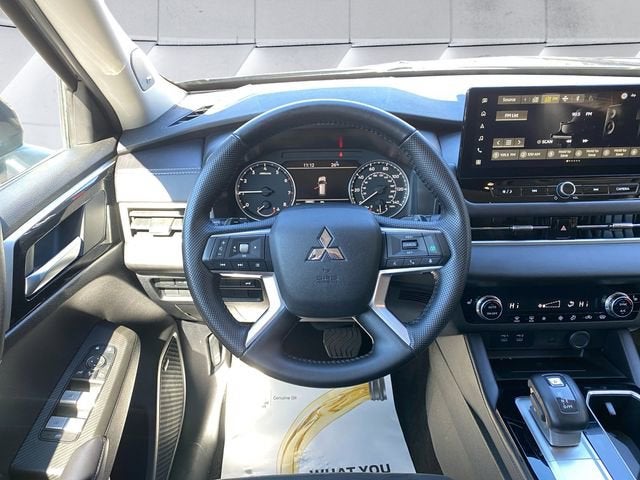 2025 Mitsubishi Outlander Base