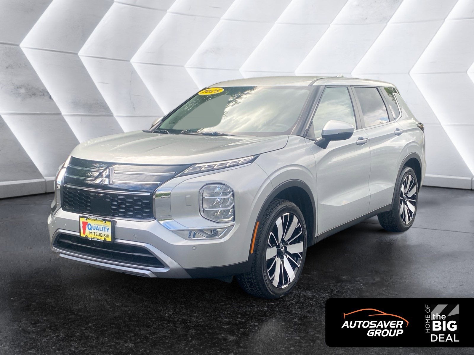 2025 Mitsubishi Outlander Base