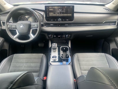 2025 Mitsubishi Outlander Base