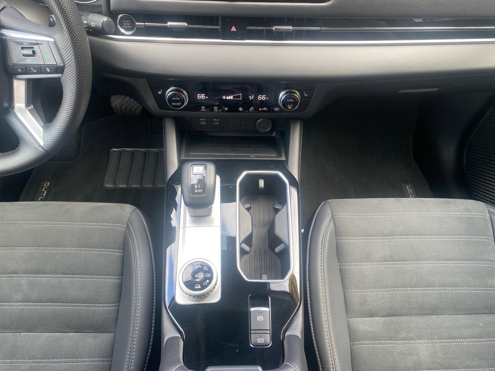 2025 Mitsubishi Outlander Base