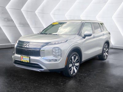 2025 Mitsubishi Outlander Base