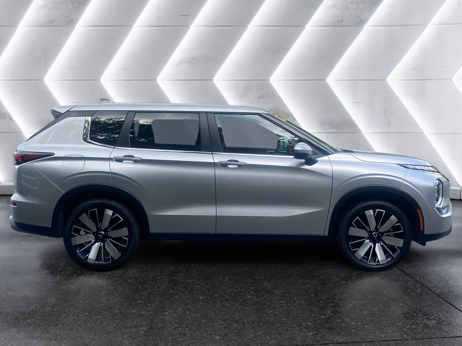 2025 Mitsubishi Outlander Base