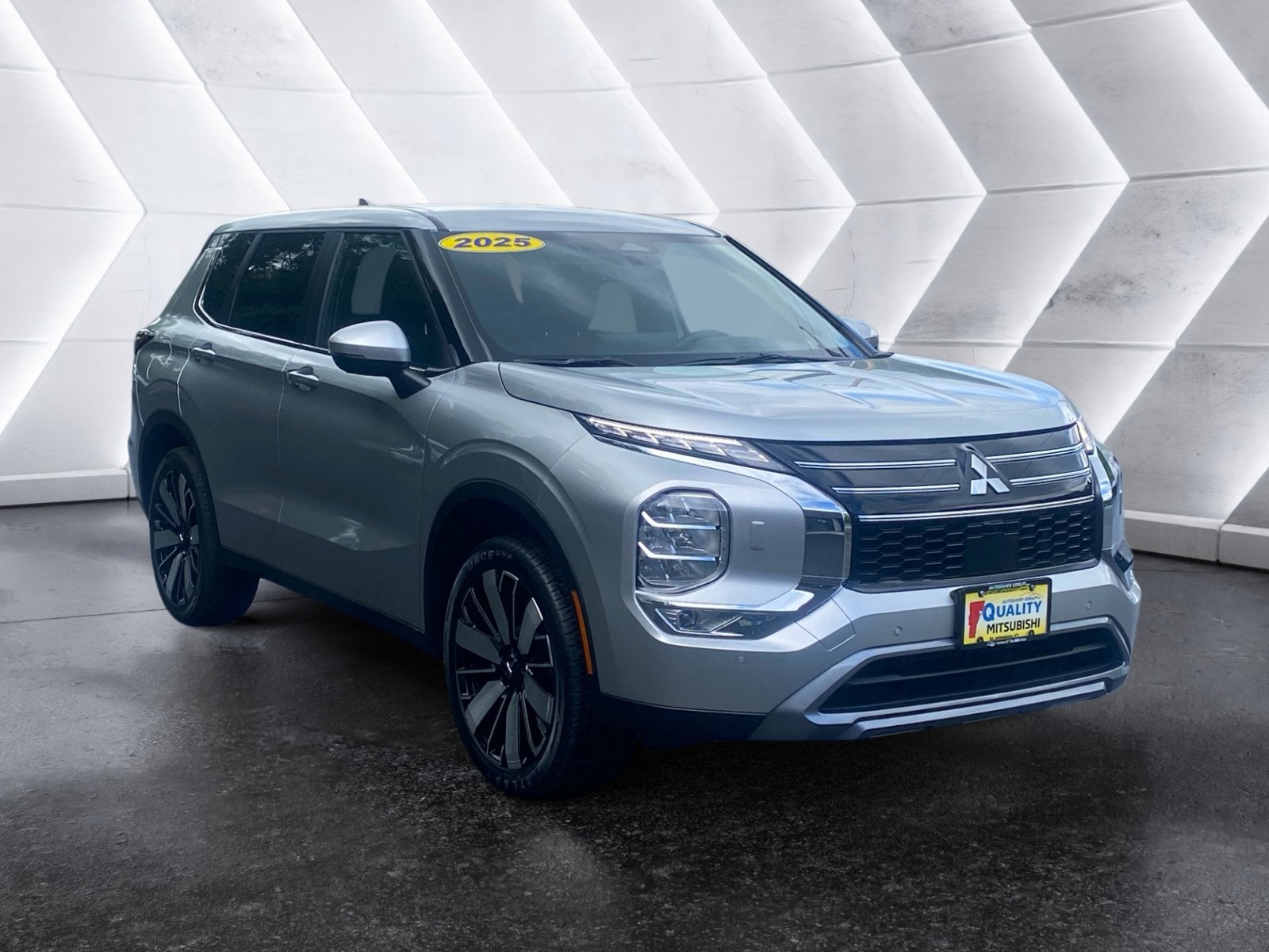 2025 Mitsubishi Outlander Base